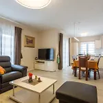 Apartmán Flores Luxury Suites-rogoznica