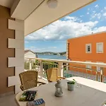 Flores Luxury Suites-rogoznica
