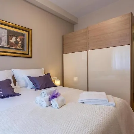 Appartamento Flores Luxury Suites-rogoznica