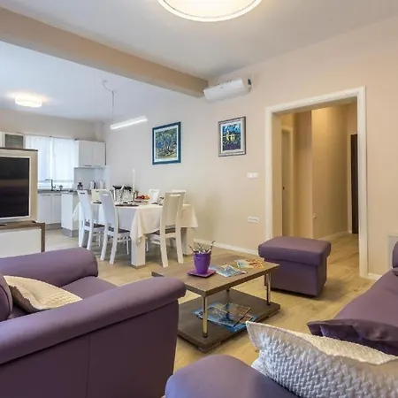 Appartamento Flores Luxury Suites-rogoznica