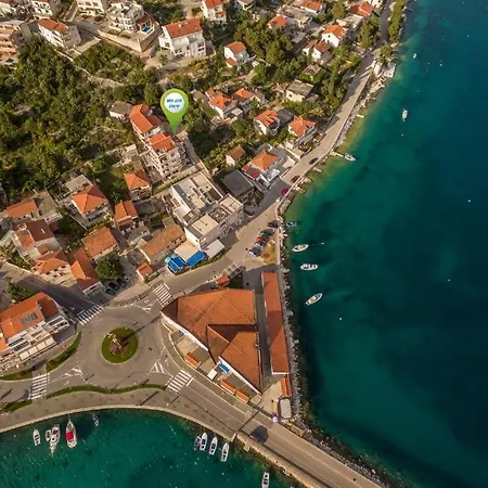 Flores Luxury Suites-rogoznica Appartamento *