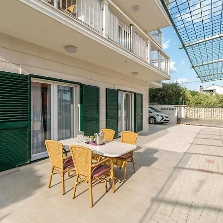 Flores Luxury Suites-rogoznica *