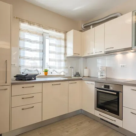 Flores Luxury Suites-rogoznica Apartament