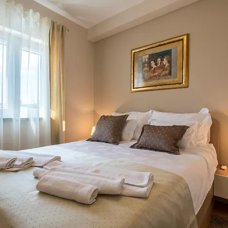 Apartment Flores Luxury Suites-rogoznica *