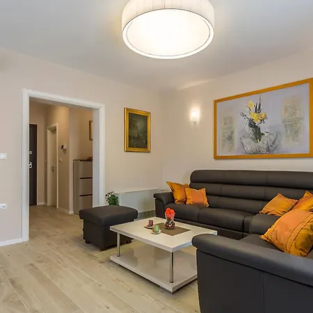 Apartment Flores Luxury Suites-rogoznica *