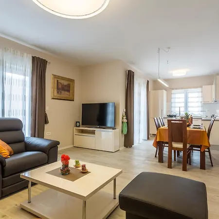Apartment Flores Luxury Suites-rogoznica