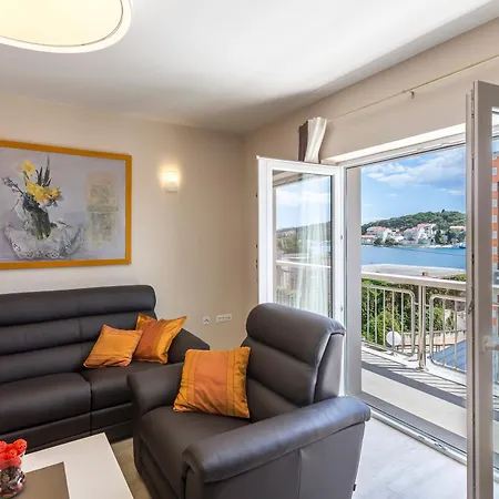Apartment Flores Luxury Suites-rogoznica