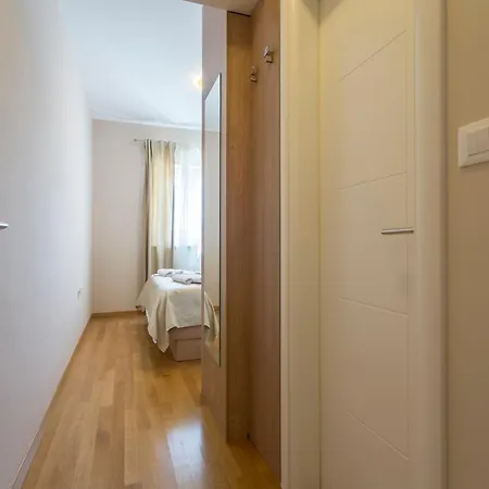Apartment Flores Luxury Suites-rogoznica
