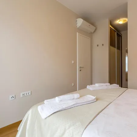 Apartment Flores Luxury Suites-rogoznica