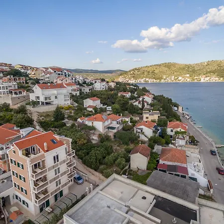 Flores Luxury Suites-rogoznica Daire *