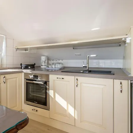 Apartment Flores Luxury Suites-rogoznica