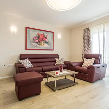Flores Luxury Suites-rogoznica *