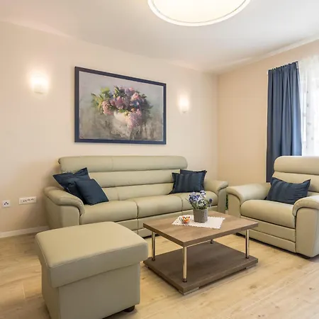Flores Luxury Suites-rogoznica