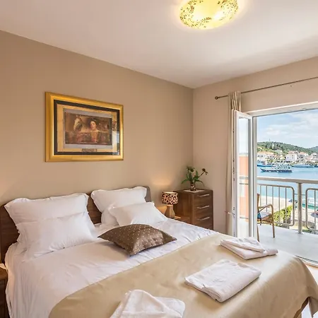 Flores Luxury Suites-rogoznica Apartment