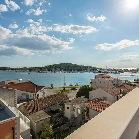 Flores Luxury Suites-rogoznica
