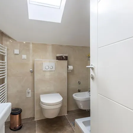 Flores Luxury Suites-rogoznica Apartment