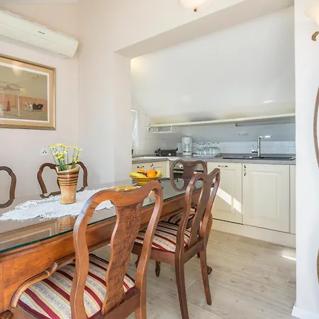 Flores Luxury Suites-rogoznica
