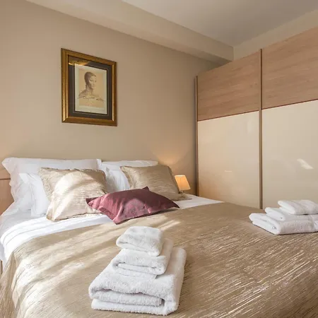 Apartment Flores Luxury Suites-rogoznica *
