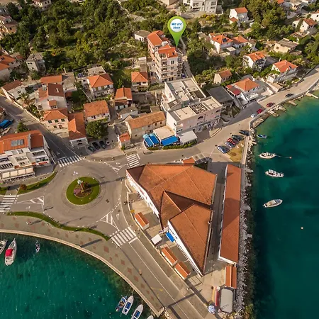 Flores Luxury Suites-rogoznica