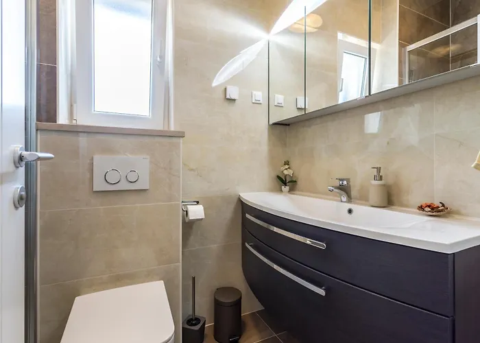 Flores Luxury Suites-rogoznica Daire