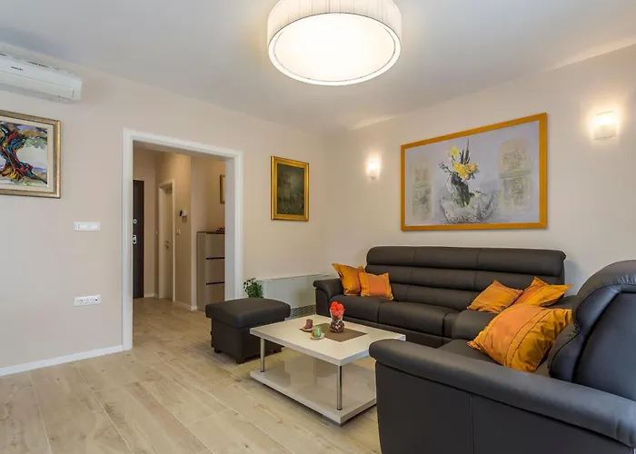 Daire Flores Luxury Suites-rogoznica *