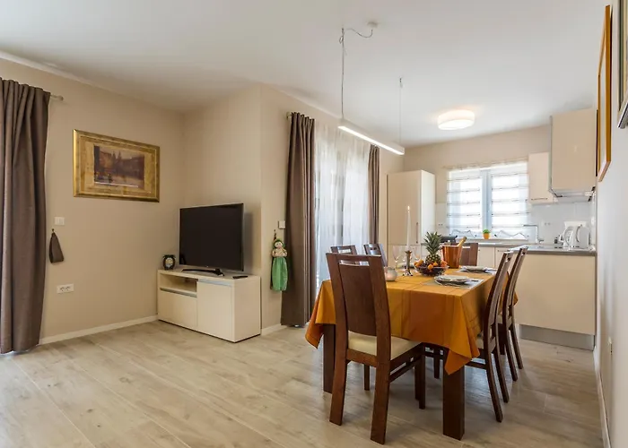 Flores Luxury Suites-rogoznica *