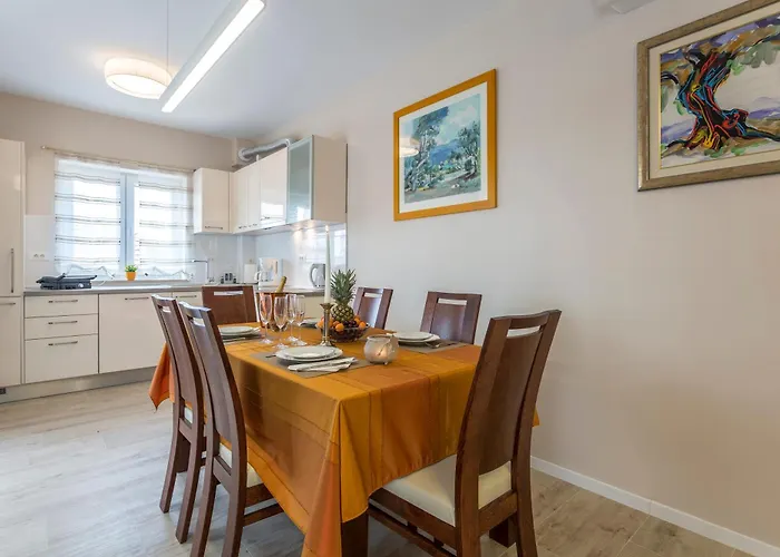 Flores Luxury Suites-rogoznica