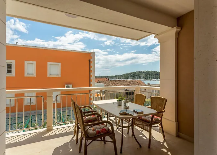 Flores Luxury Suites-rogoznica *