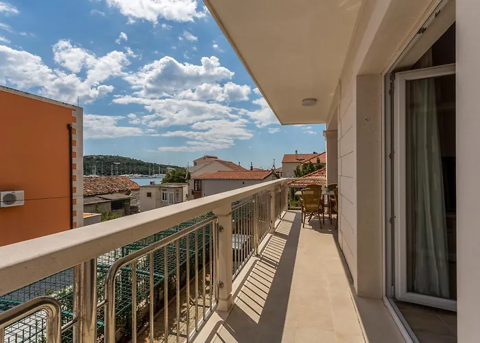 Daire Flores Luxury Suites-rogoznica *