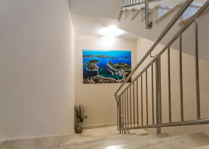 Flores Luxury Suites-rogoznica Апартаменты *