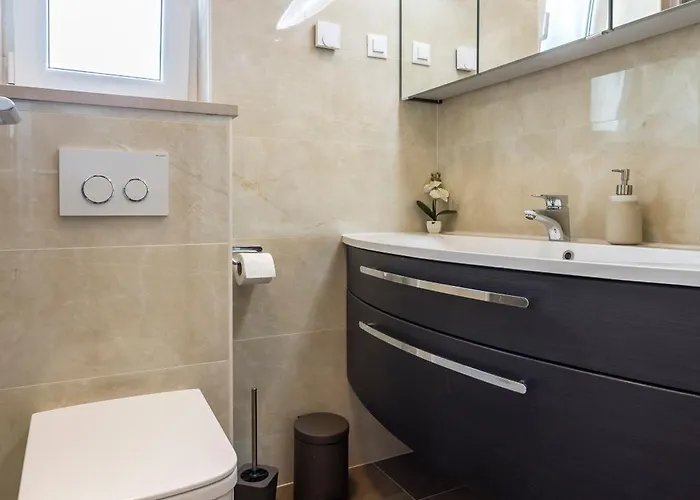 Flores Luxury Suites-rogoznica * Рогозница