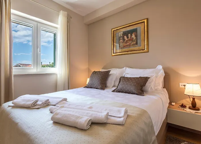 Flores Luxury Suites-rogoznica Daire