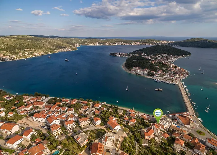 Flores Luxury Suites-rogoznica * Рогозница